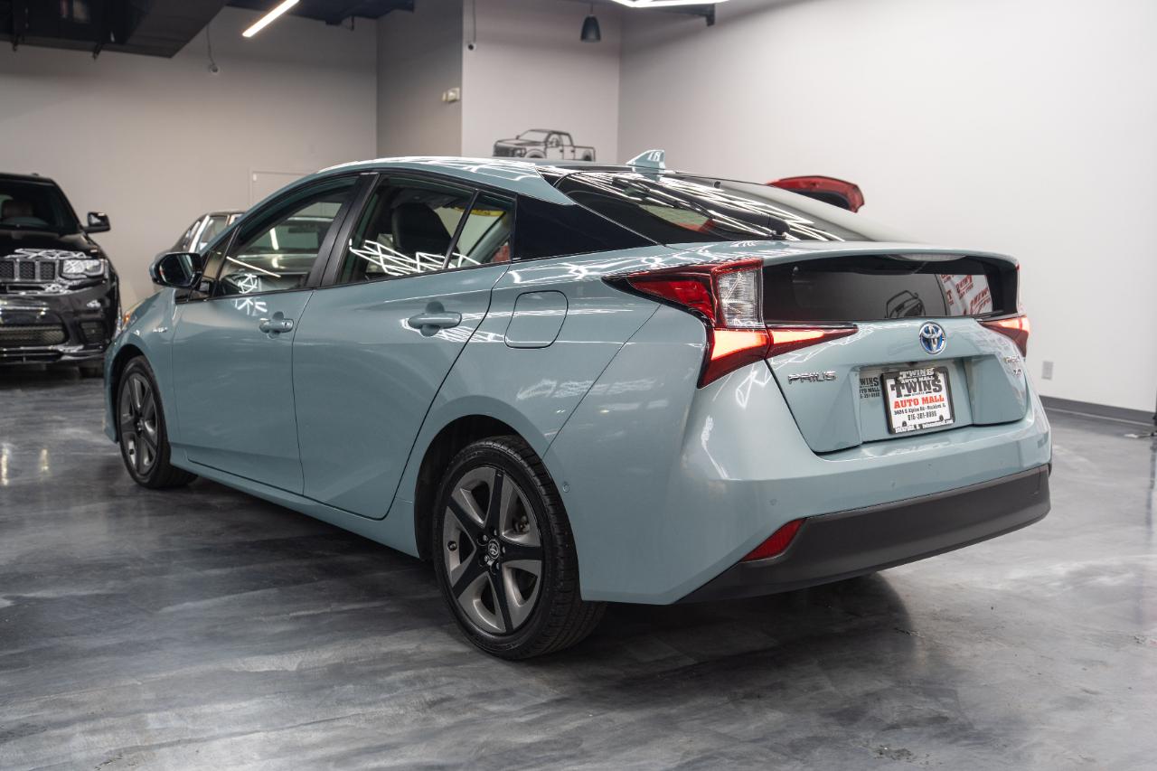 Toyota Prius L Eco 2019