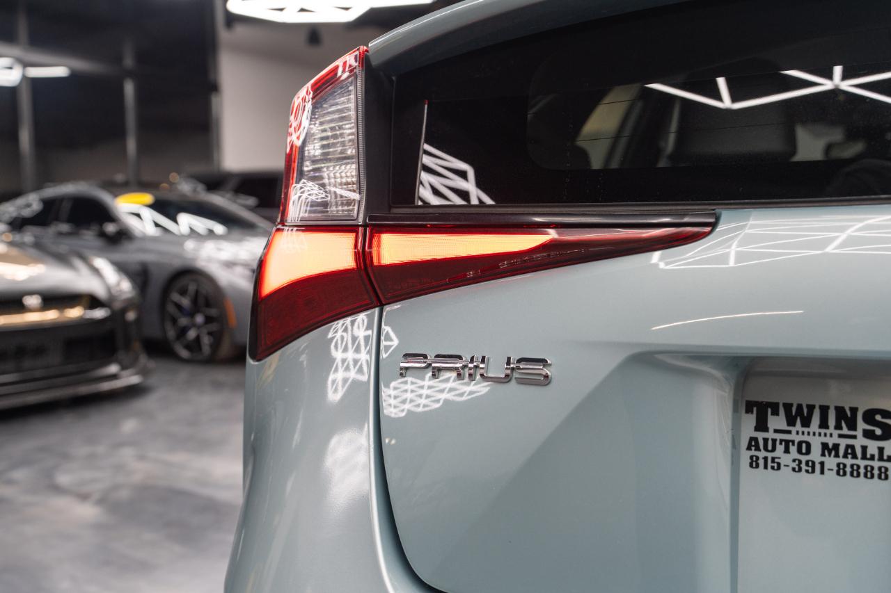 Toyota Prius L Eco 2019