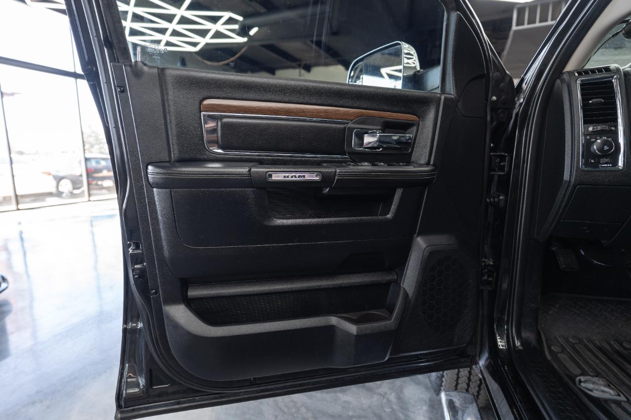 RAM 3500 Laramie Mega Cab 4WD DRW 2015