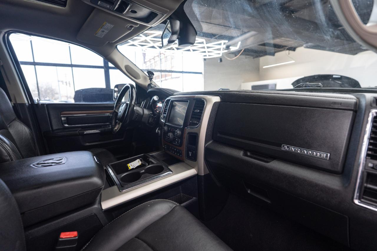 RAM 3500 Laramie Mega Cab 4WD DRW 2015
