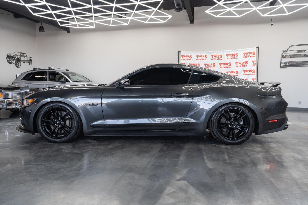 Ford Mustang GT Premium Coupe 2016