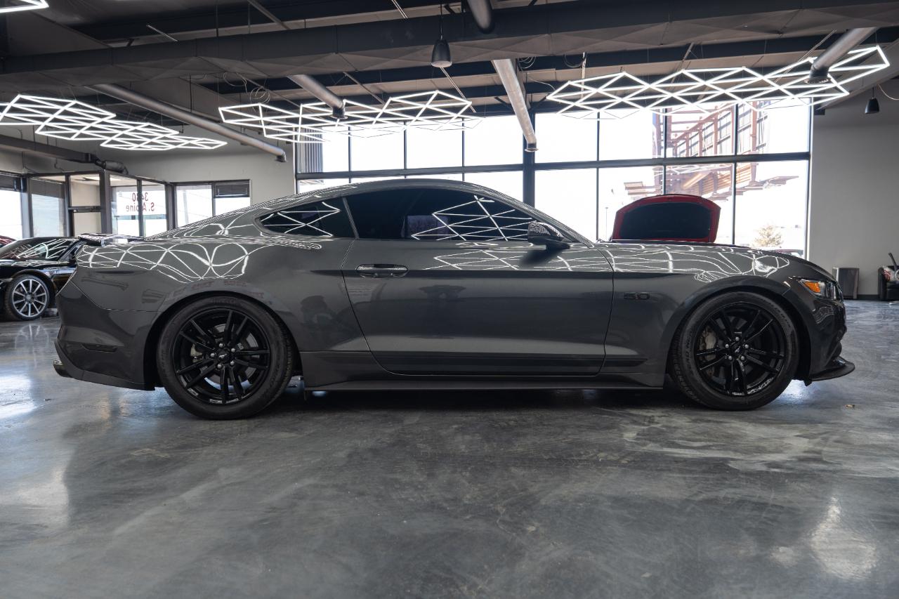 Ford Mustang GT Premium Coupe 2016