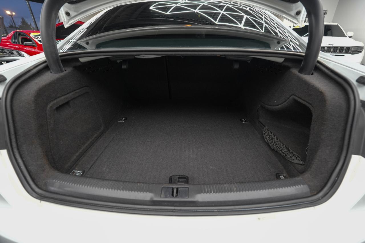 Audi A4 2.0T Premium Sedan quattro Manual 2013