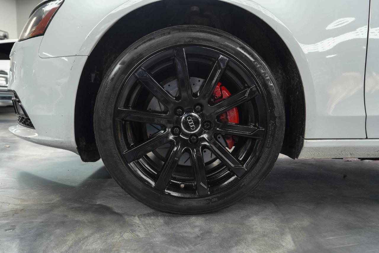 Audi A4 2.0T Premium Sedan quattro Manual 2013