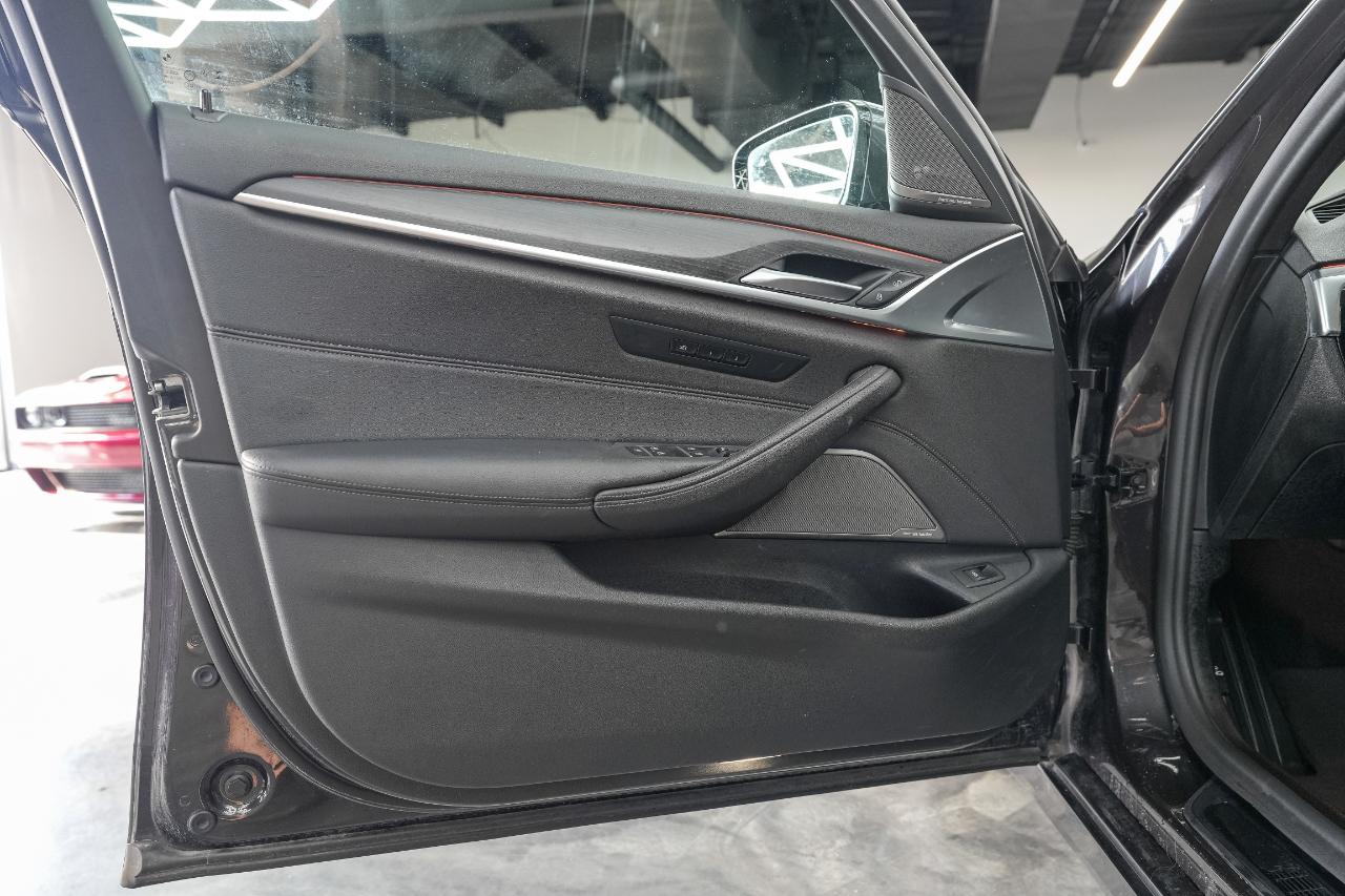 BMW 5-Series 530i xDrive 2021