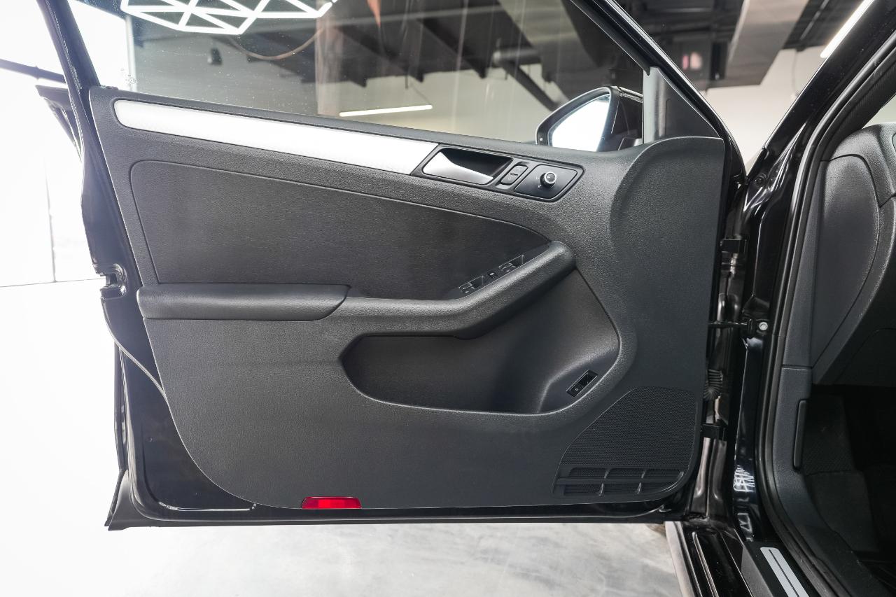 Volkswagen Jetta GLI PZEV 2013