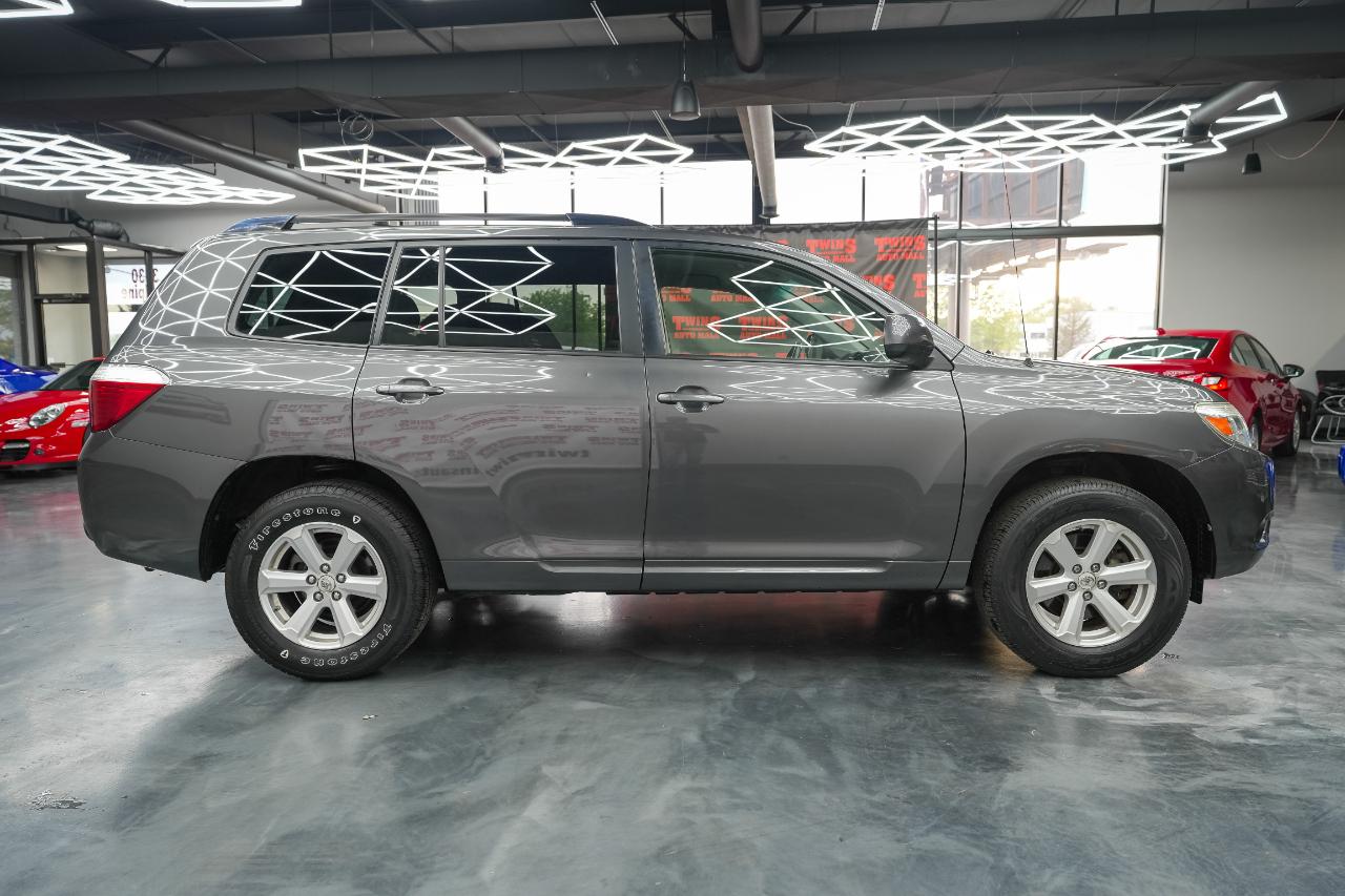 Toyota Highlander Base 2WD 2008