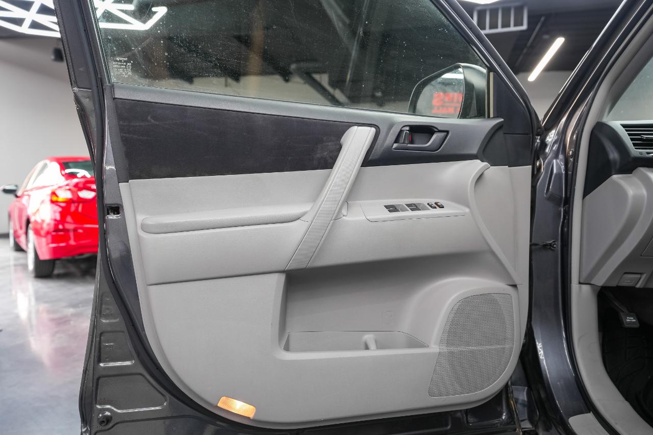 Toyota Highlander Base 2WD 2008