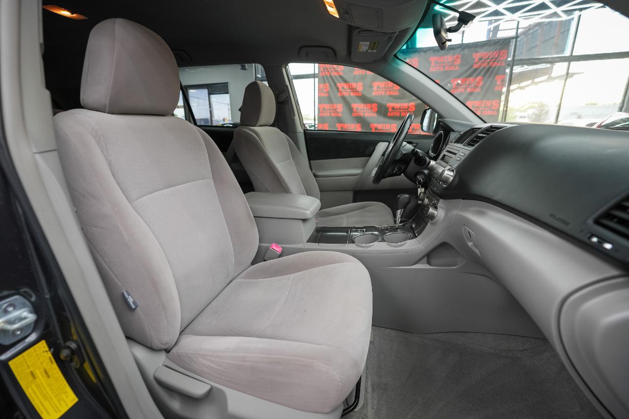 Toyota Highlander Base 2WD 2008