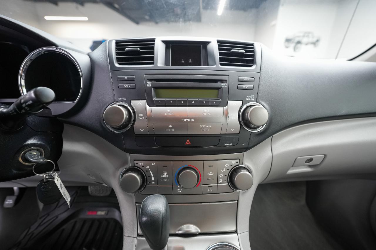 Toyota Highlander Base 2WD 2008