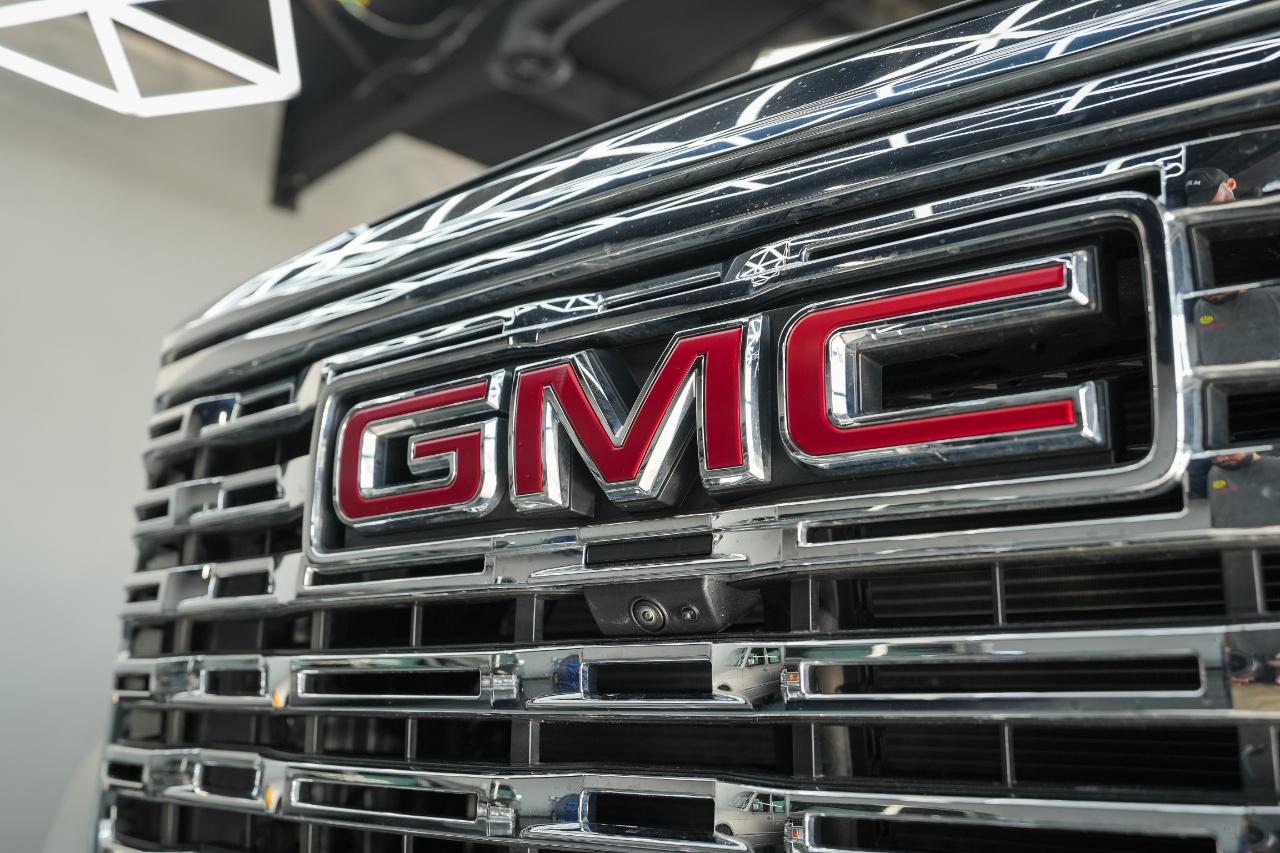 GMC Sierra 1500 Denali Crew Cab Short Box 4WD 2024