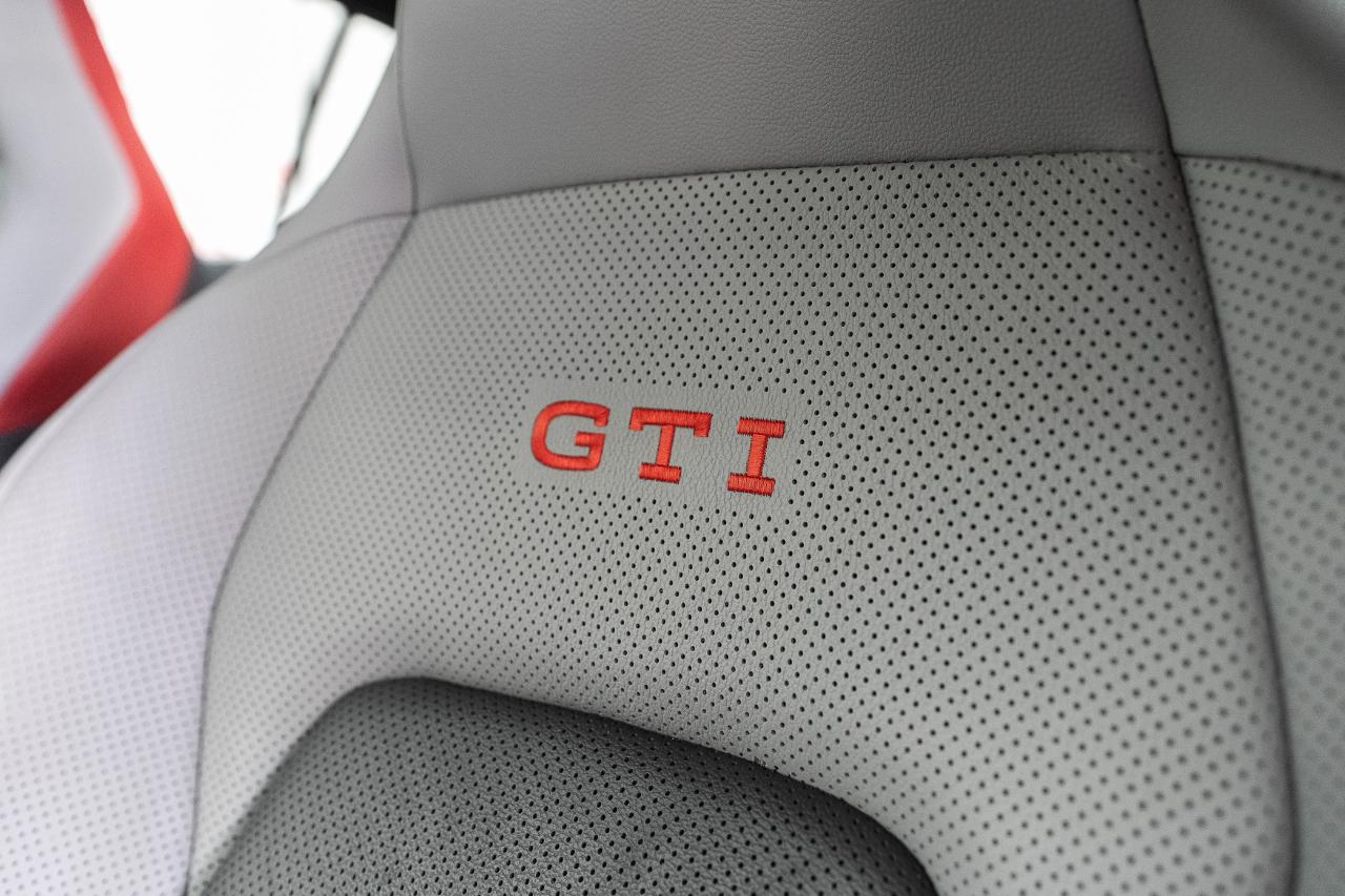 Volkswagen Golf GTI Autobahn 6M 2024