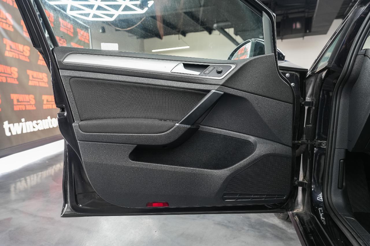 Volkswagen e-Golf SE 2016