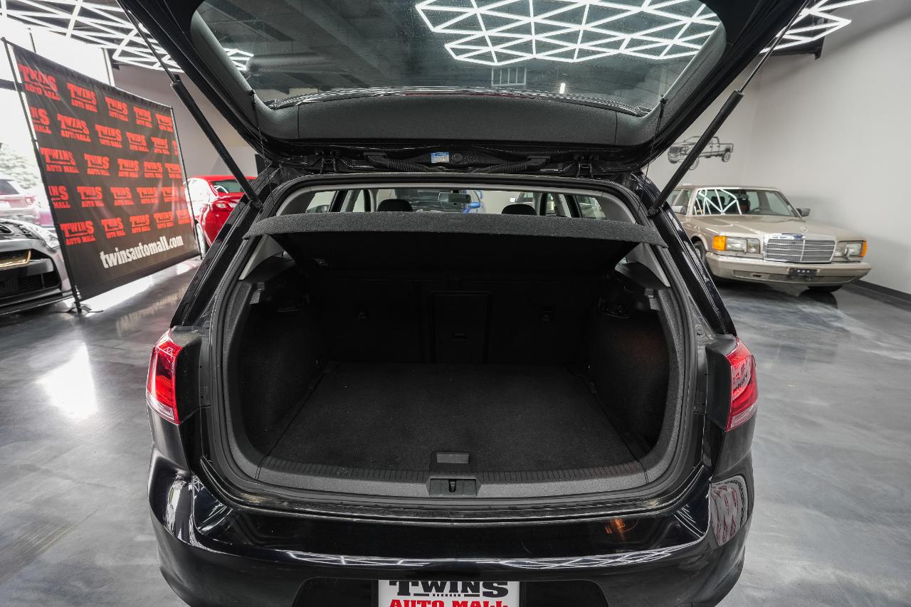 Volkswagen e-Golf SE 2016