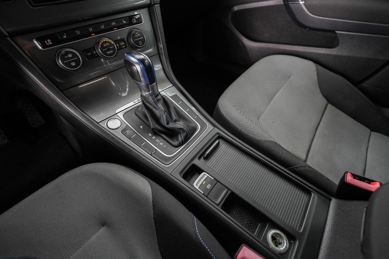 Volkswagen e-Golf SE 2016