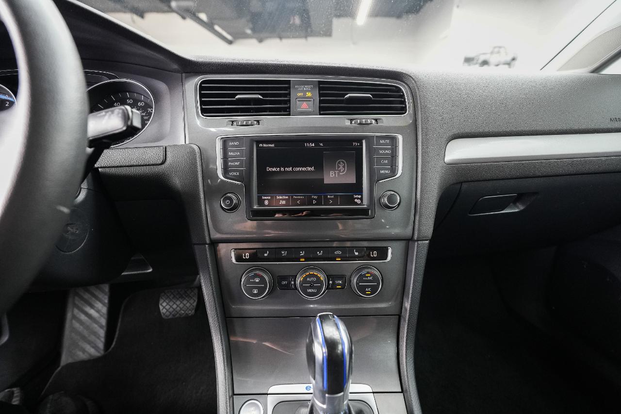 Volkswagen e-Golf SE 2016