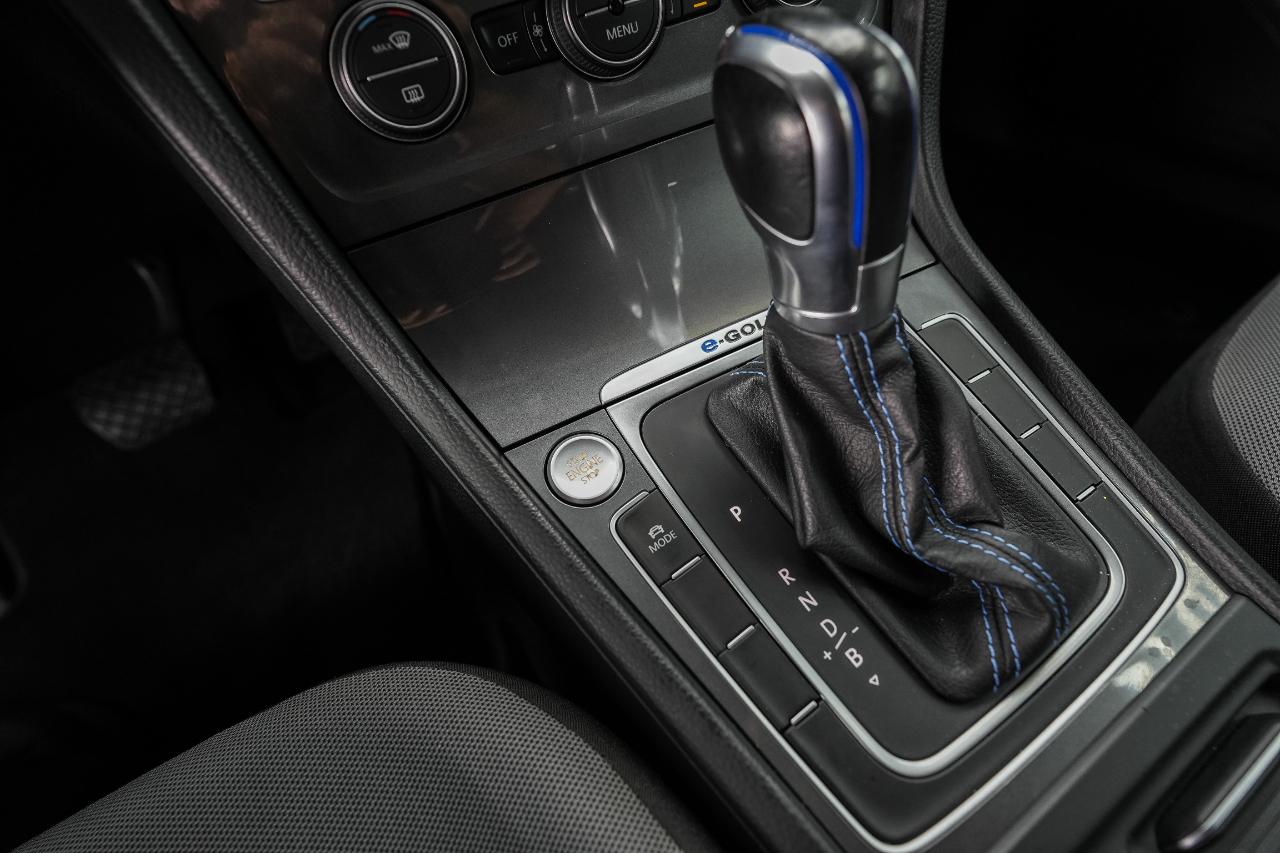 Volkswagen e-Golf SE 2016