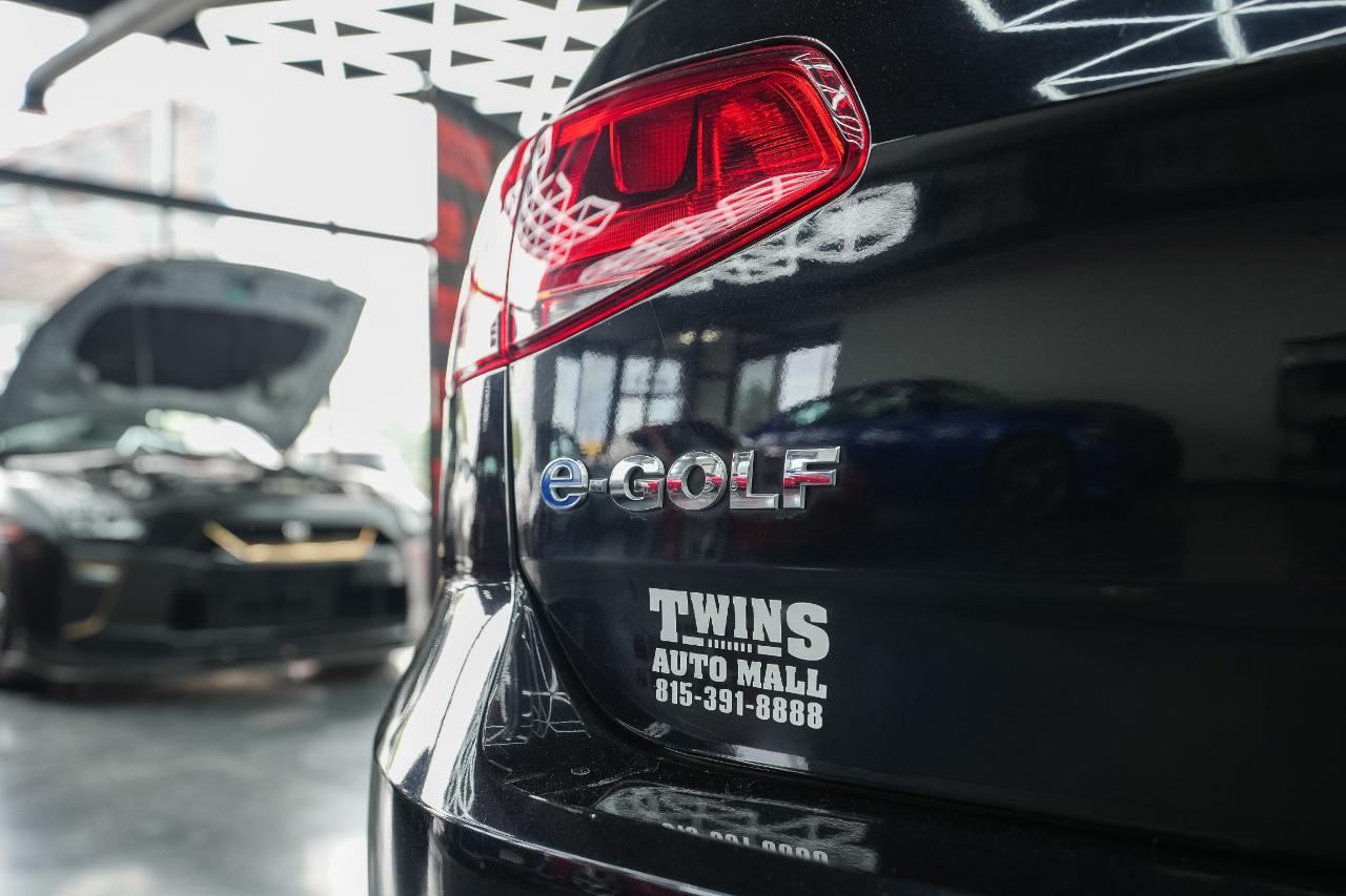 Volkswagen e-Golf SE 2016