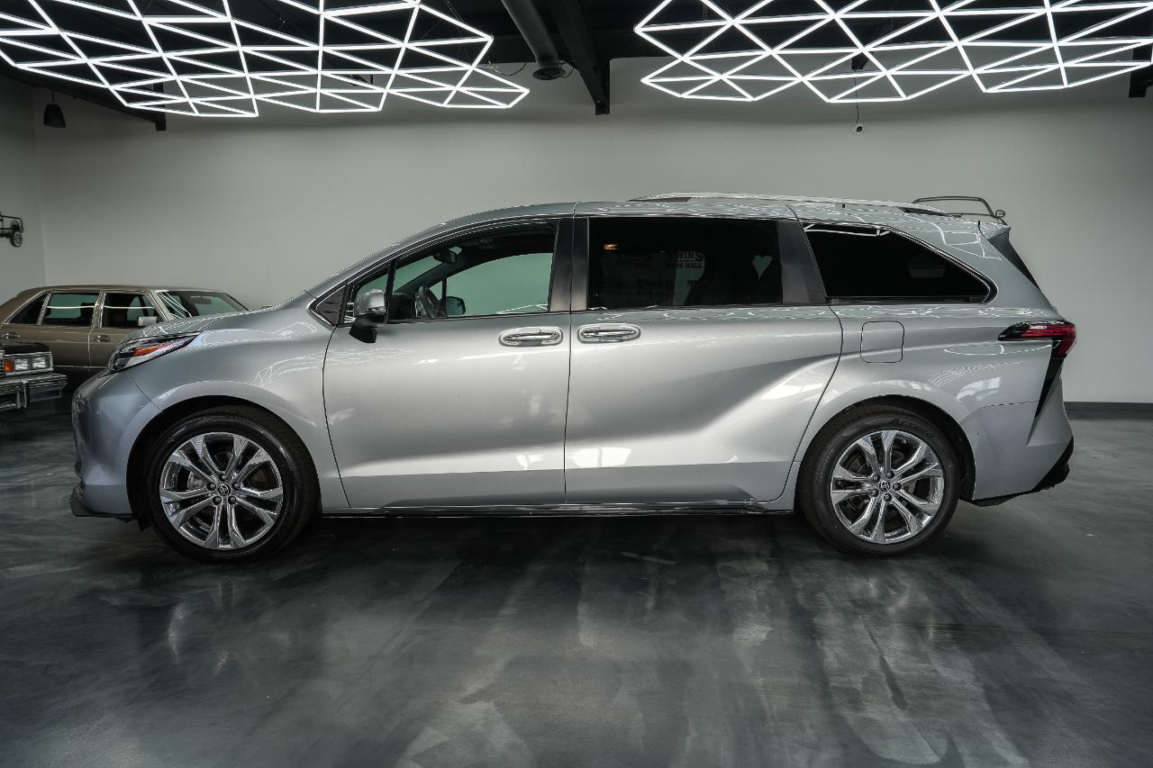 Toyota Sienna Platinum 7-Passenger 2022