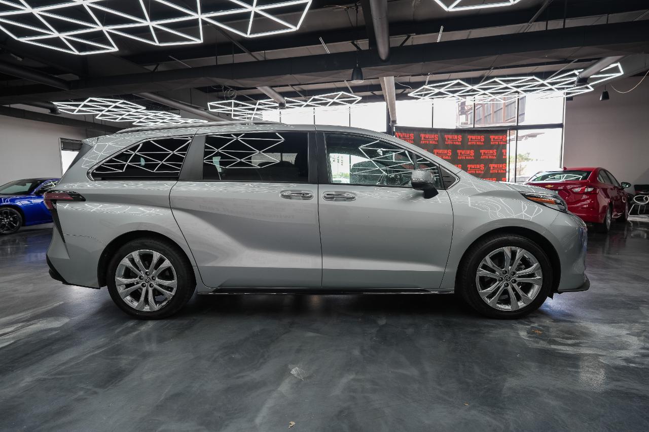 Toyota Sienna Platinum 7-Passenger 2022