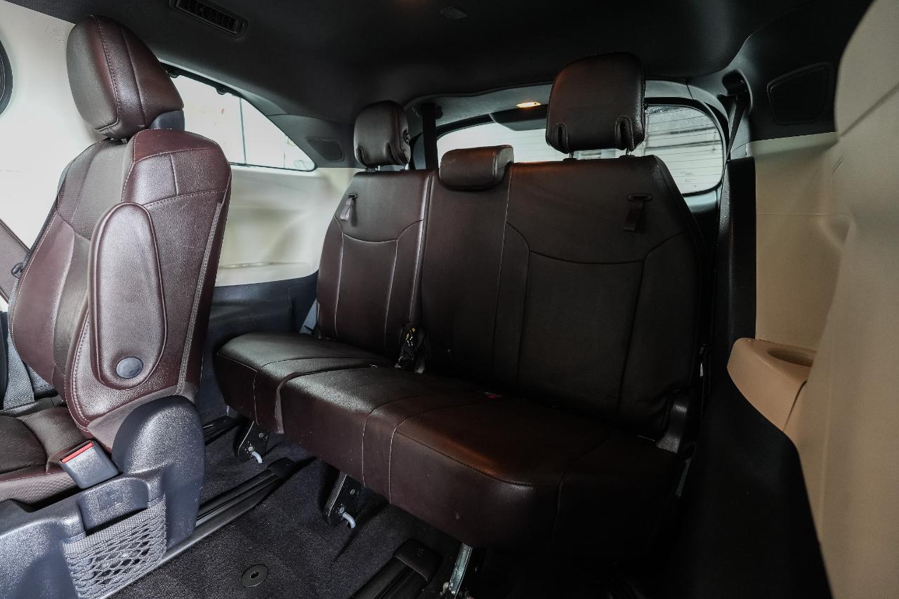 Toyota Sienna Platinum 7-Passenger 2022