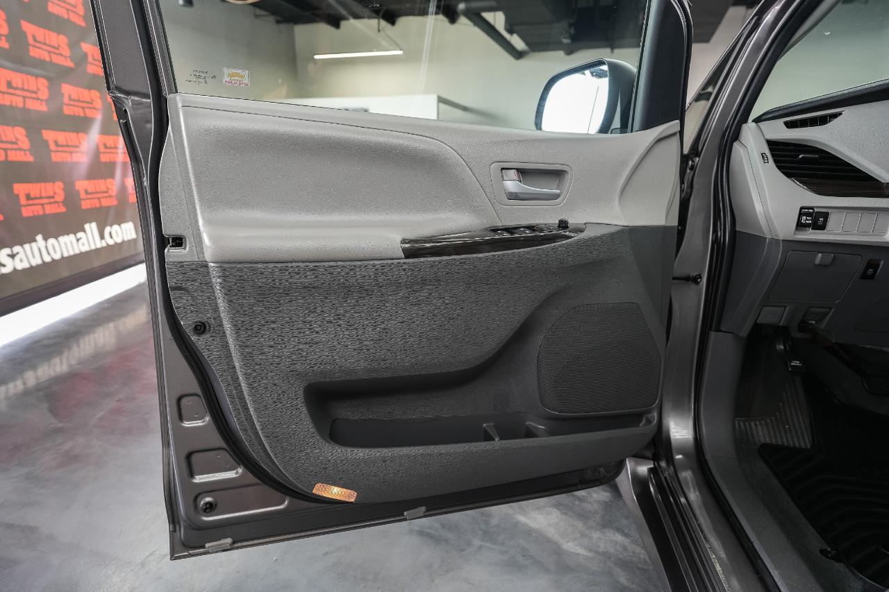 Toyota Sienna XLE 7-Passenger AWD 2020