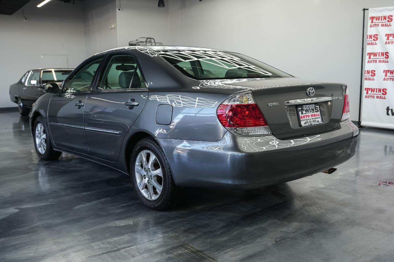 Toyota Camry LE V6 2005