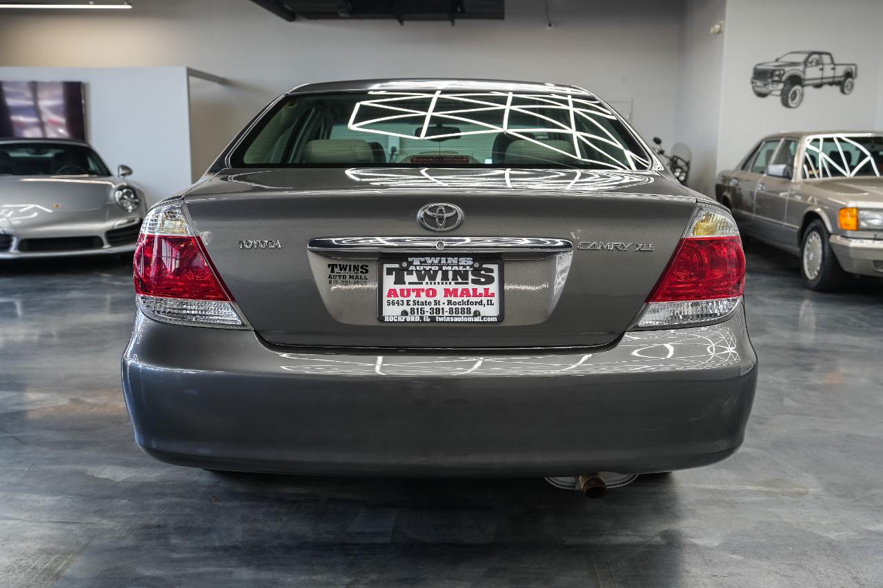Toyota Camry LE V6 2005