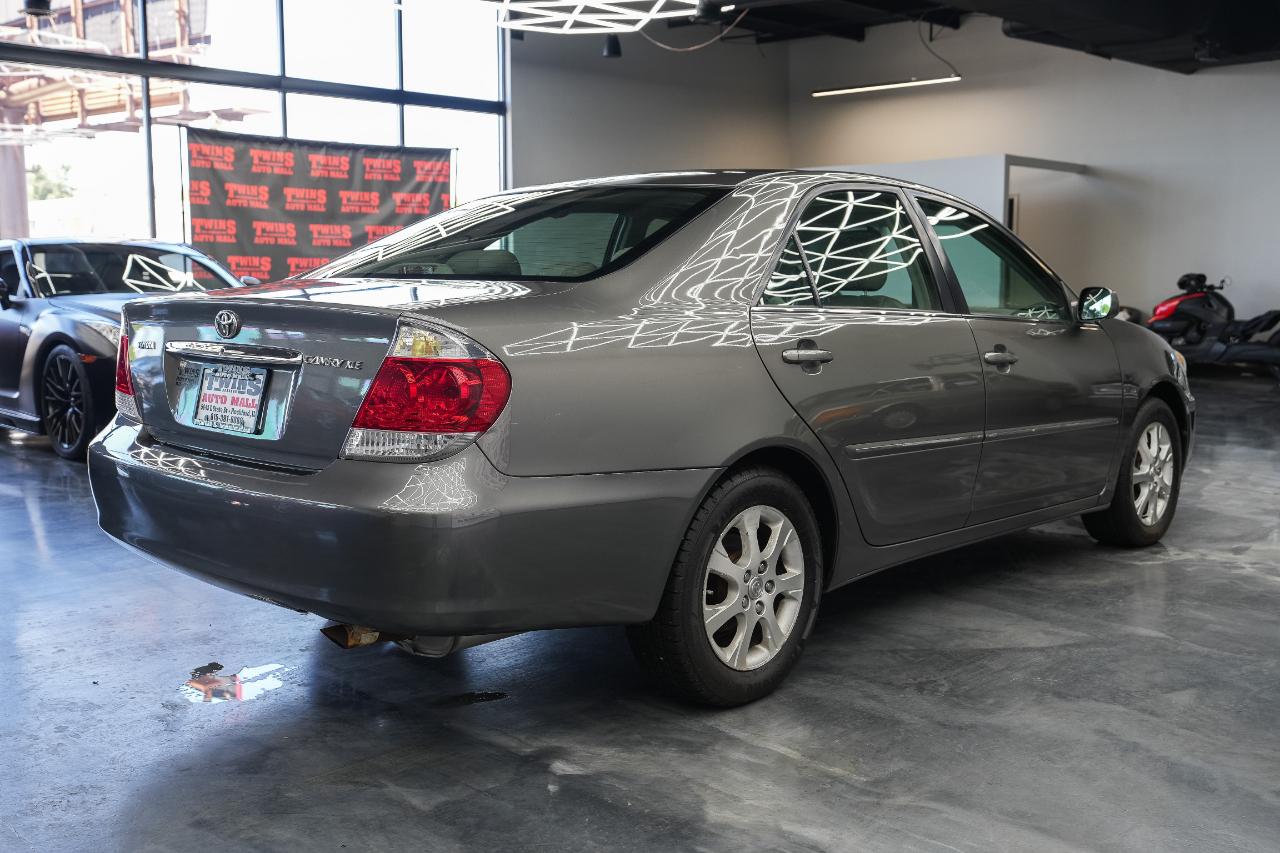 Toyota Camry LE V6 2005
