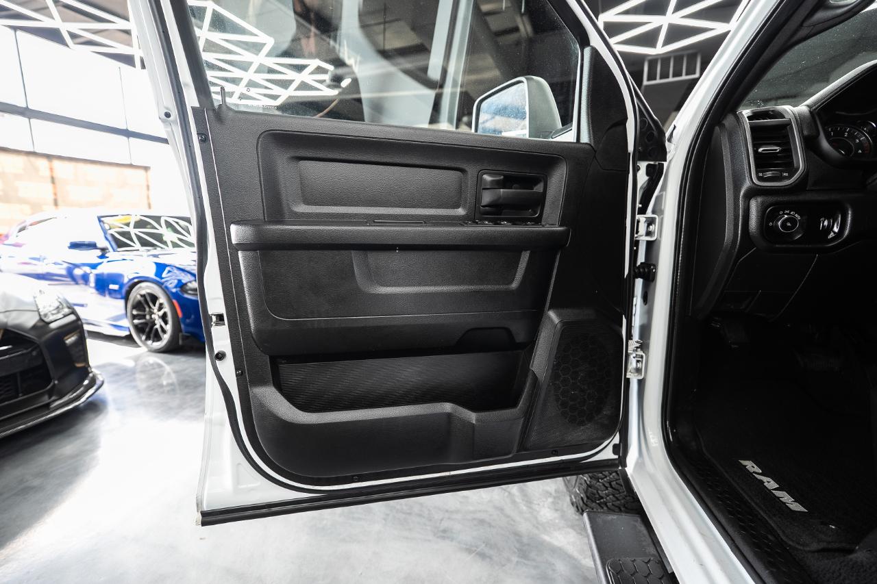 RAM 3500 Tradesman Crew Cab 4WD DRW 2024