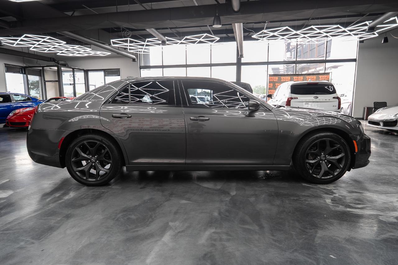 Chrysler 300 S V6 RWD 2021