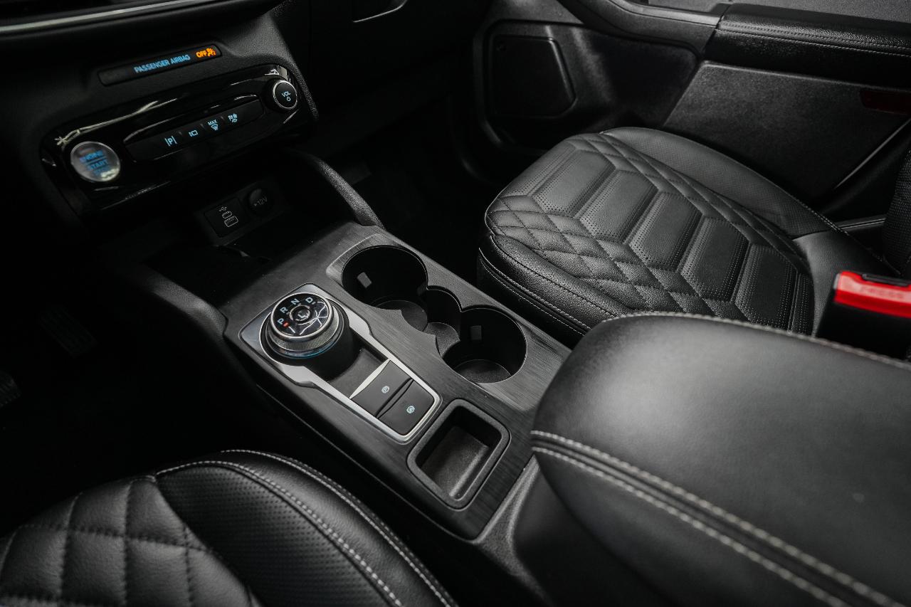 Ford Escape Plug-in Hybrid Base 2024