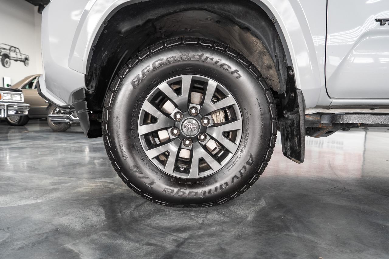 Toyota Tacoma 4WD Double Cab V6 AT SR5 (Natl) 2021