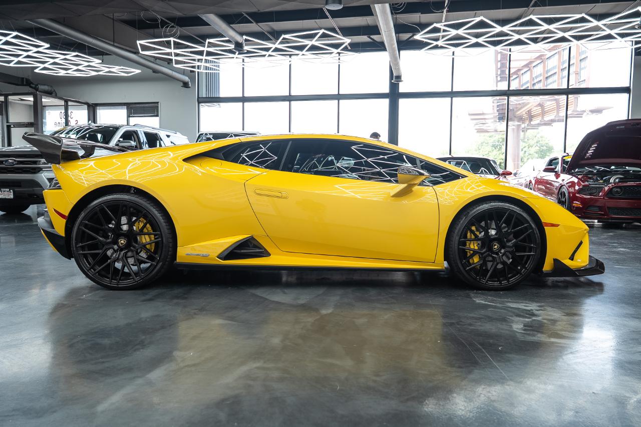 Lamborghini Huracan EVO Coupe 2022