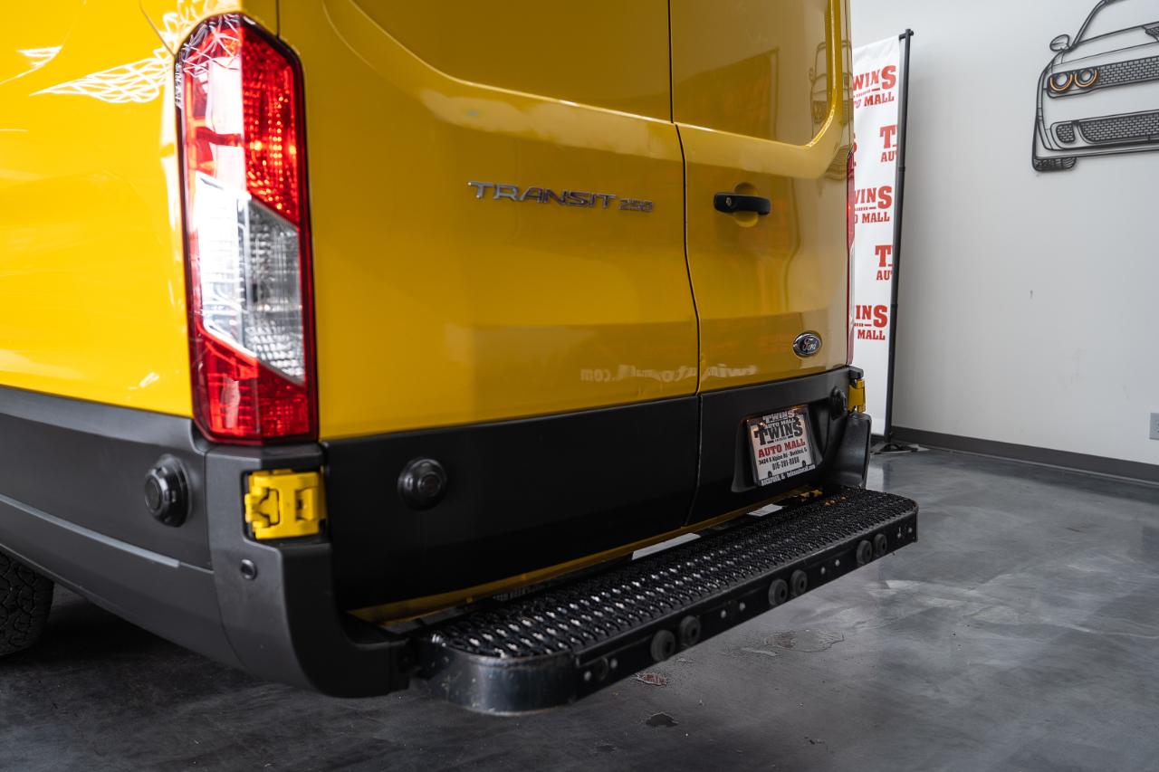 Ford Transit 250 Van High Roof w/Sliding Pass. 148-in. WB EL 2021