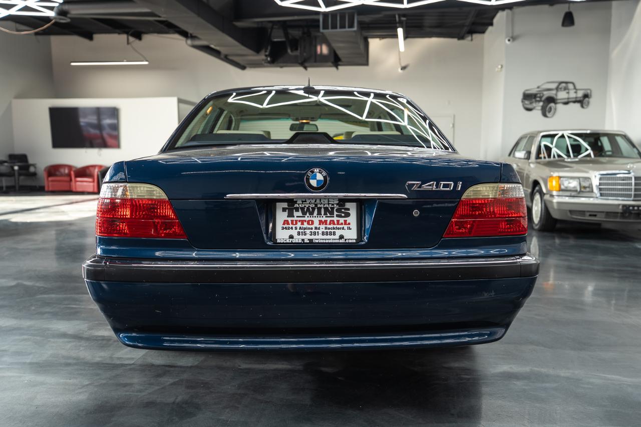 BMW 7-Series 740i 2001