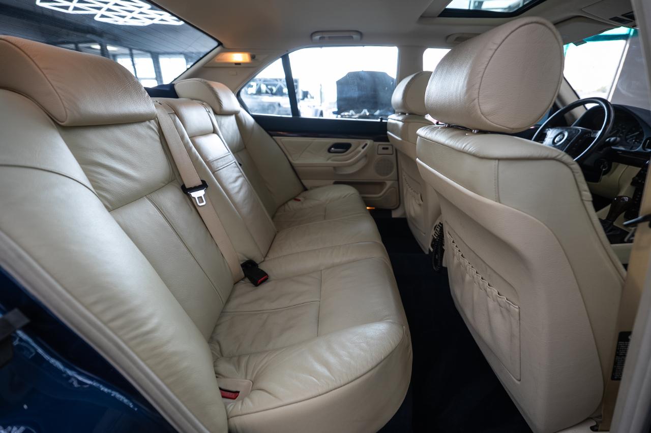 BMW 7-Series 740i 2001