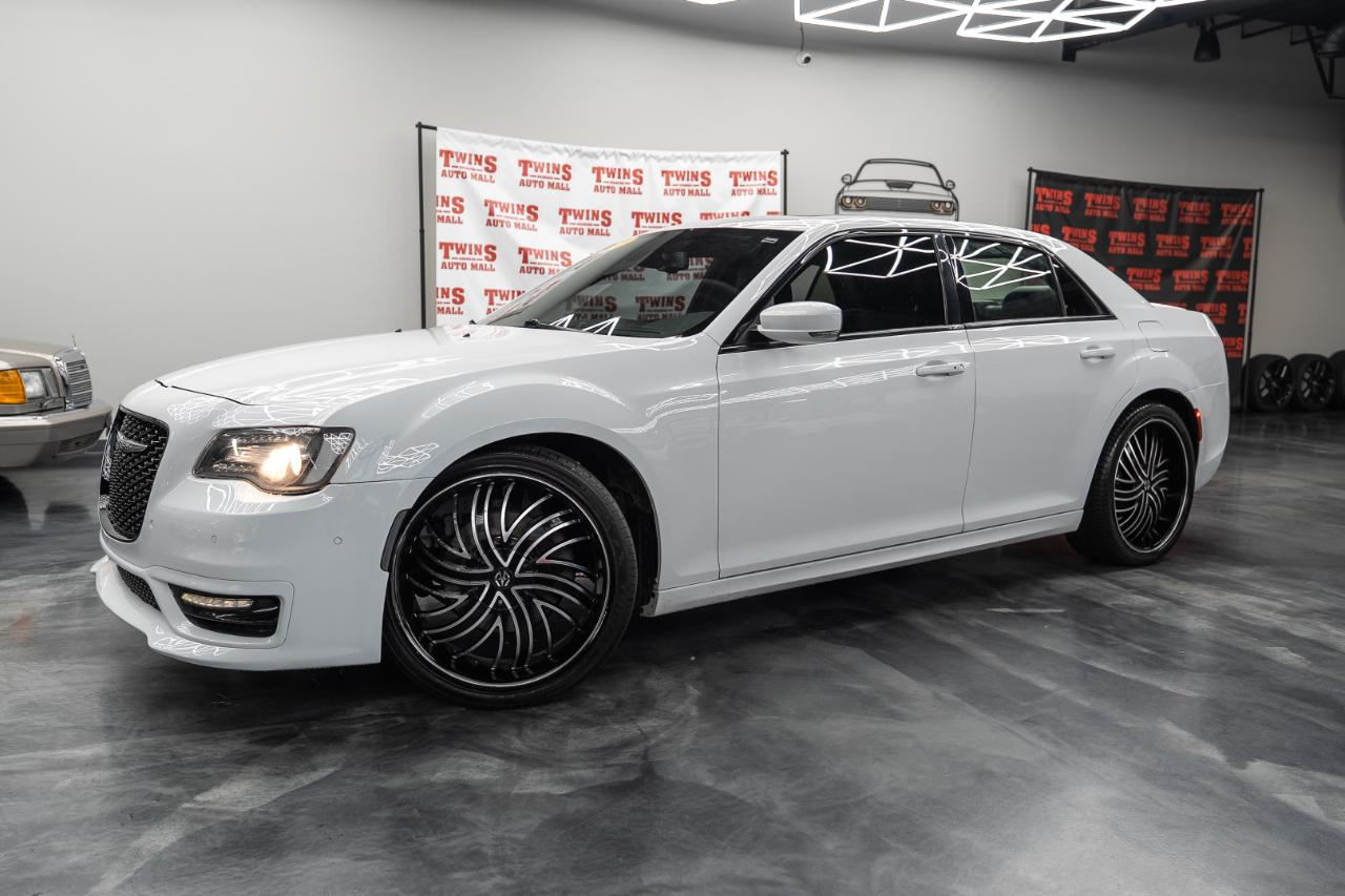 Chrysler 300 photo 2