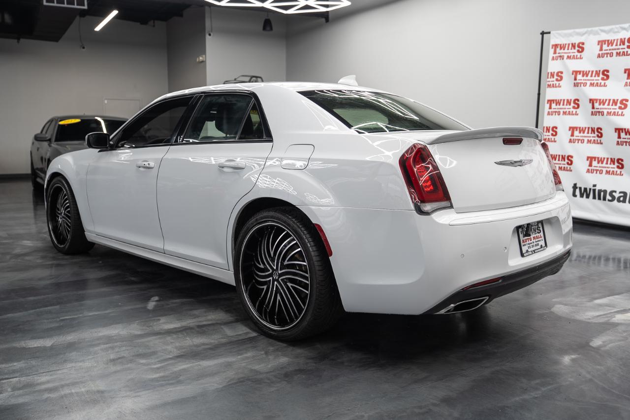 Chrysler 300 photo 4