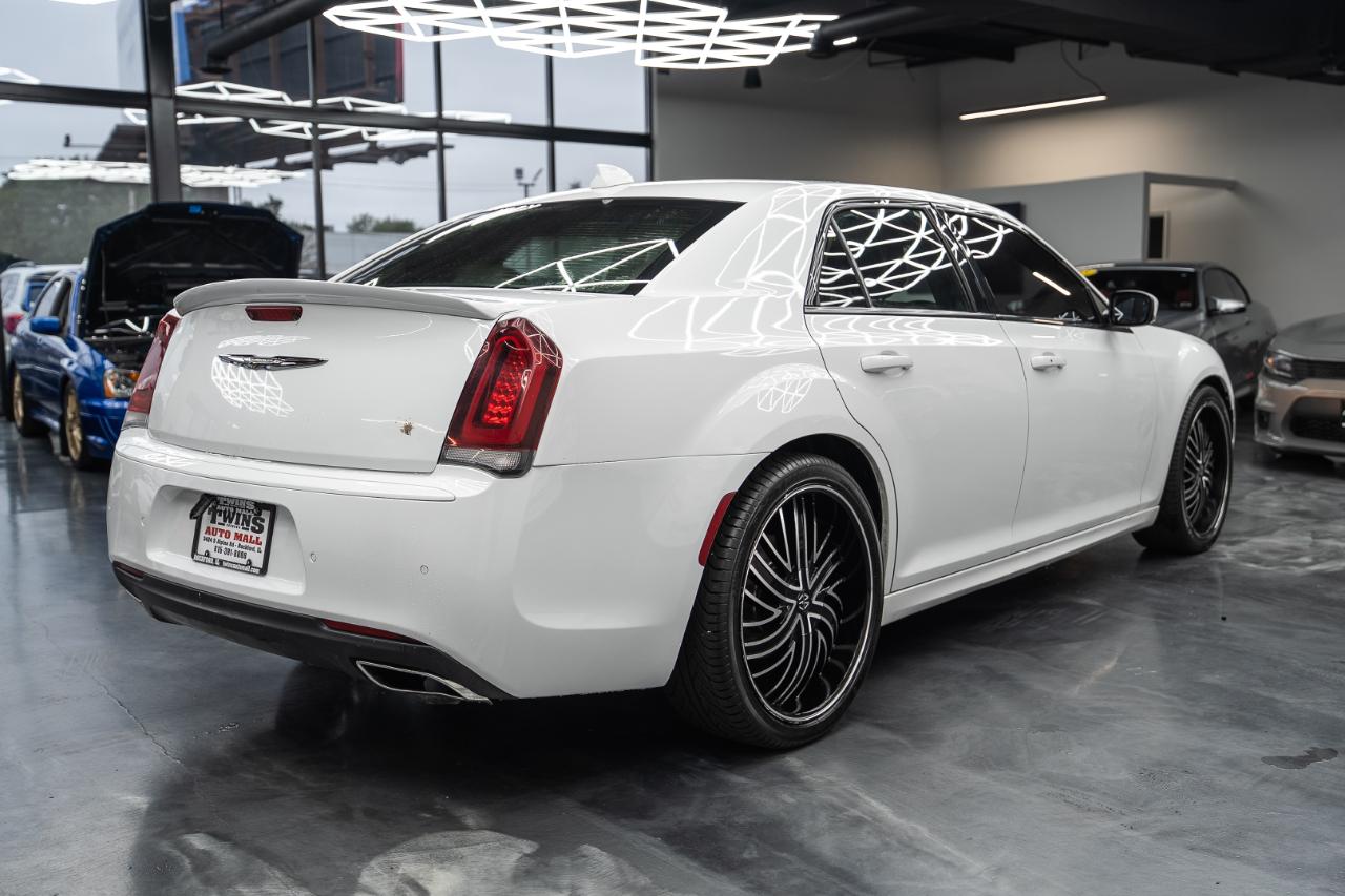 Chrysler 300 photo 6