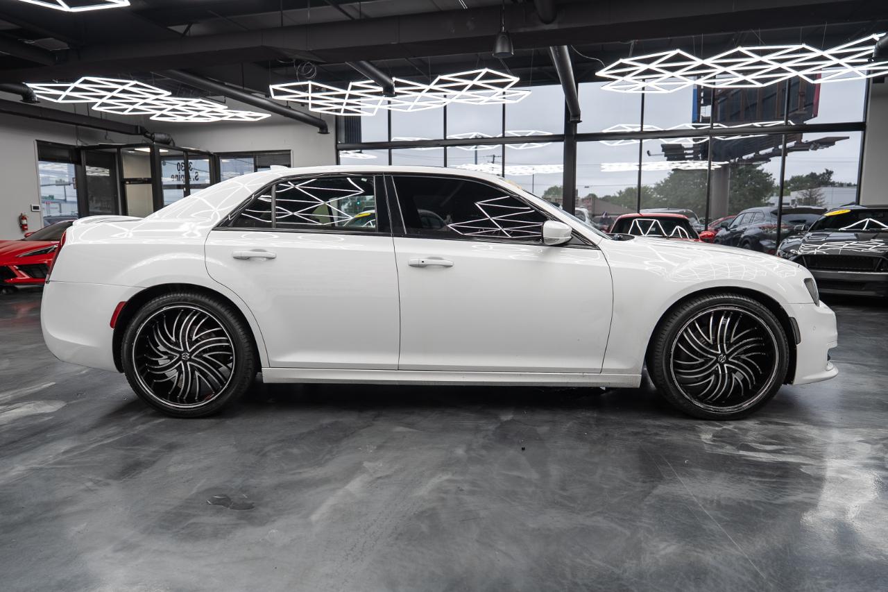 Chrysler 300 photo 7