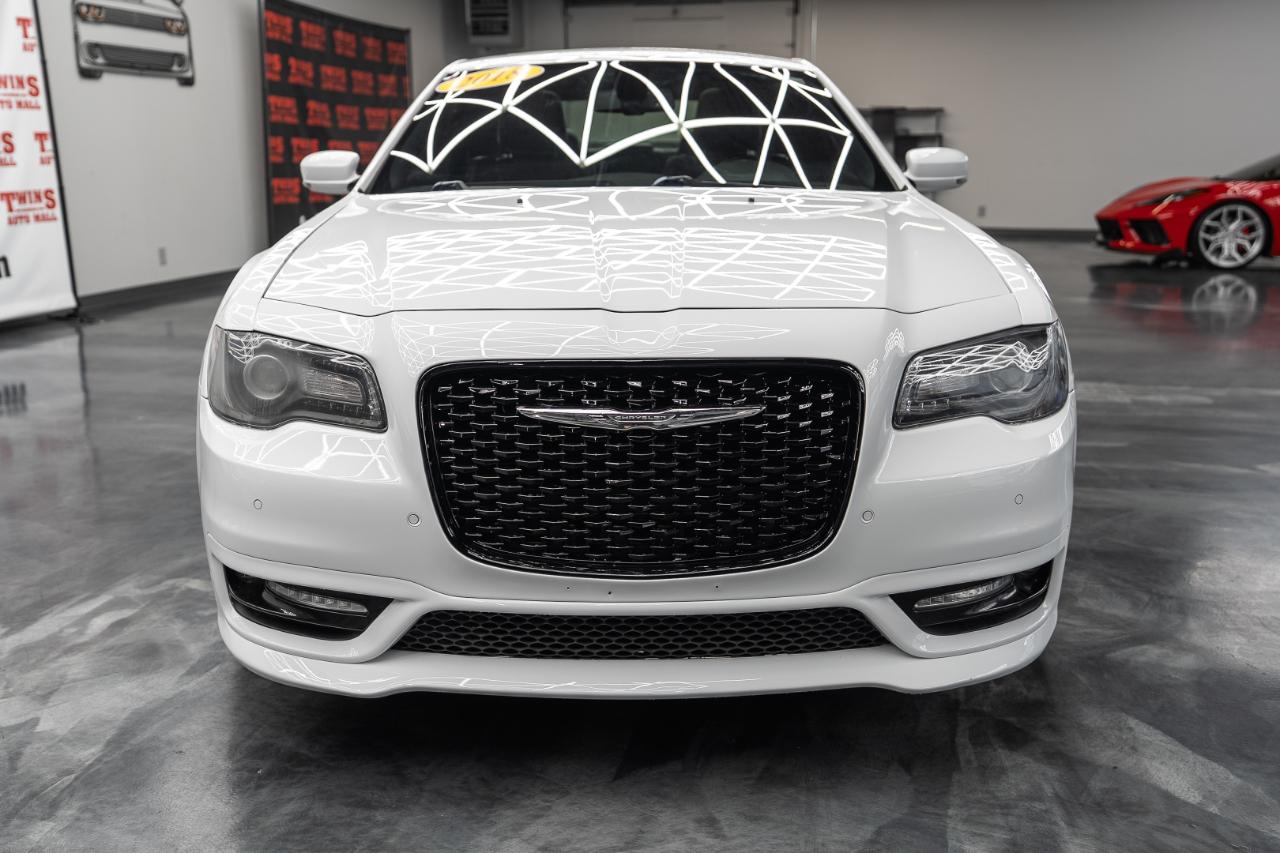 Chrysler 300 photo 9