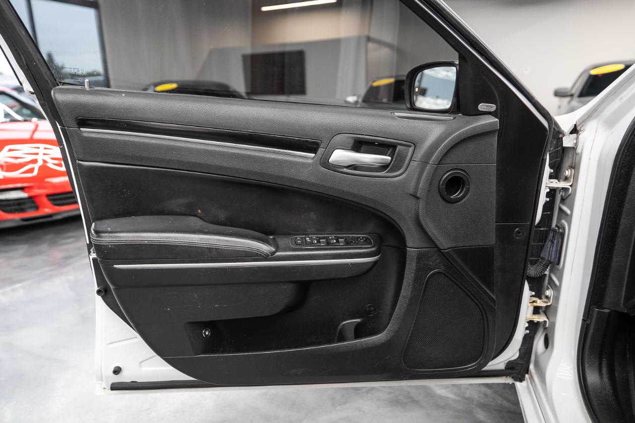 Chrysler 300 photo 10
