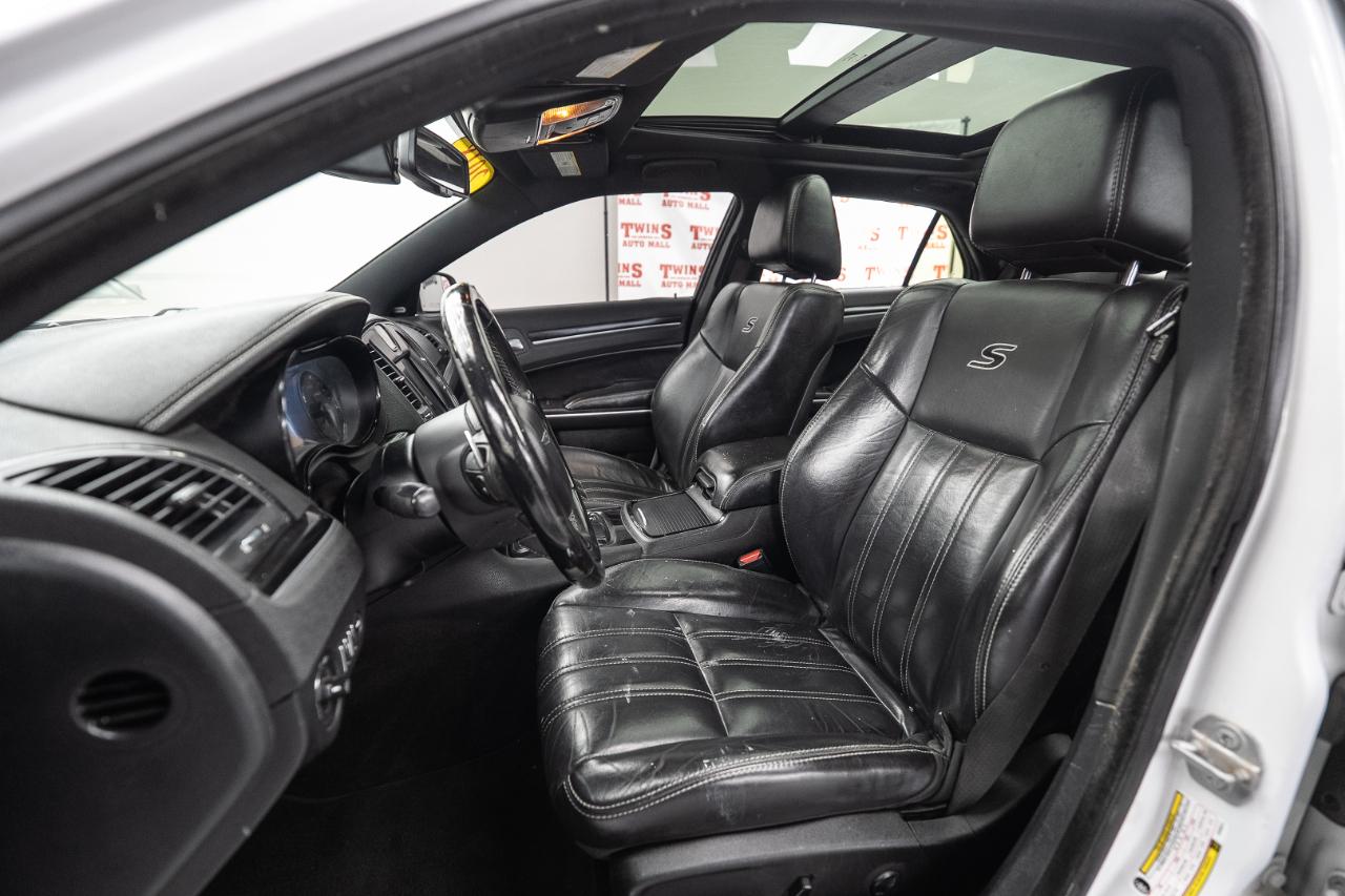 Chrysler 300 photo 12