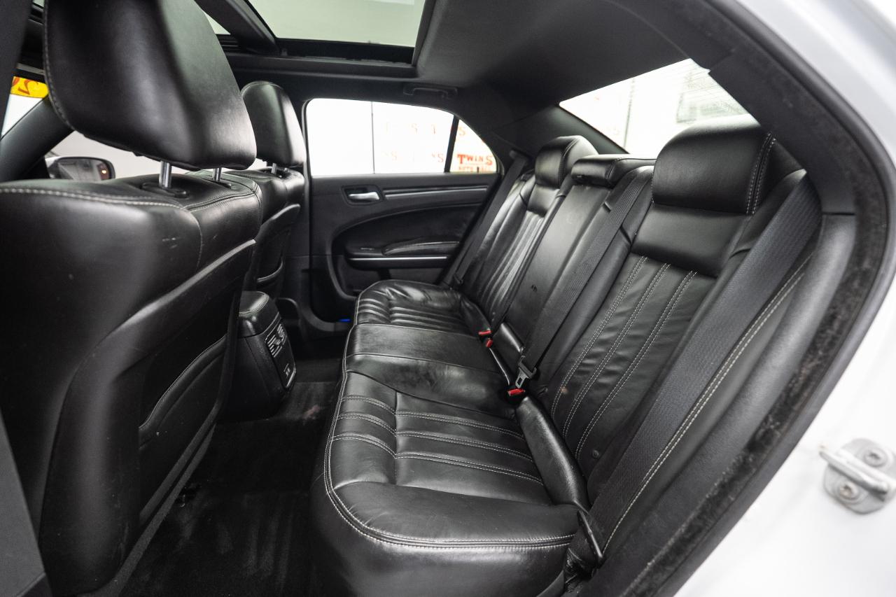 Chrysler 300 photo 13