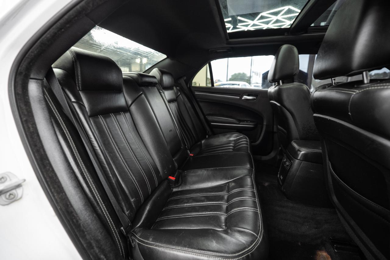 Chrysler 300 photo 14