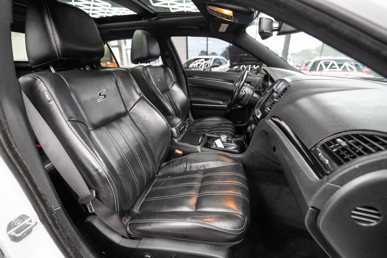 Chrysler 300 photo 15