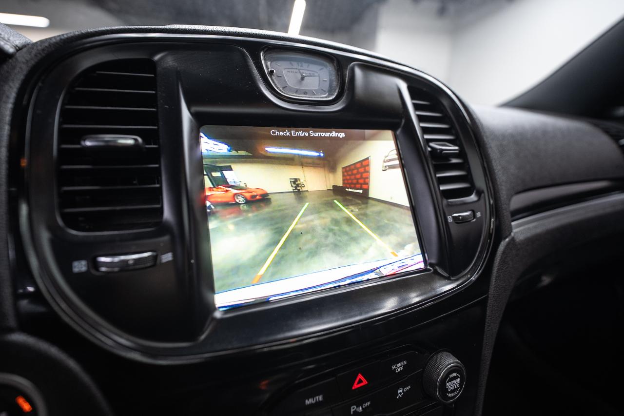 Chrysler 300 photo 19