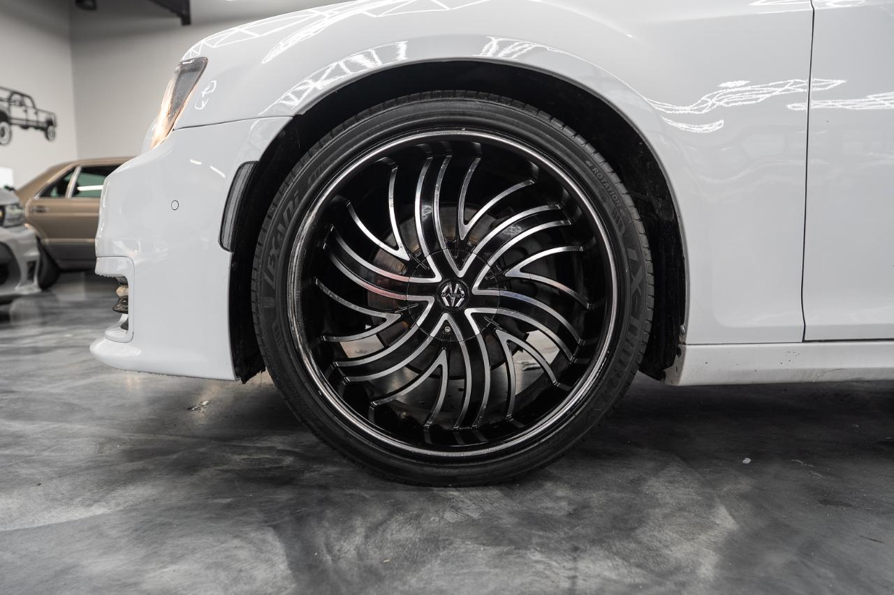 Chrysler 300 photo 23