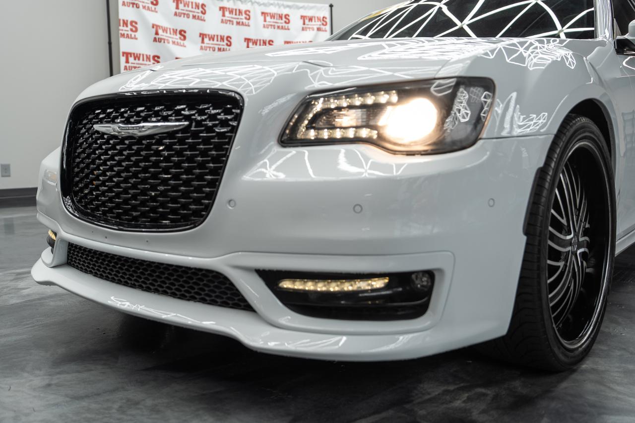 Chrysler 300 photo 24
